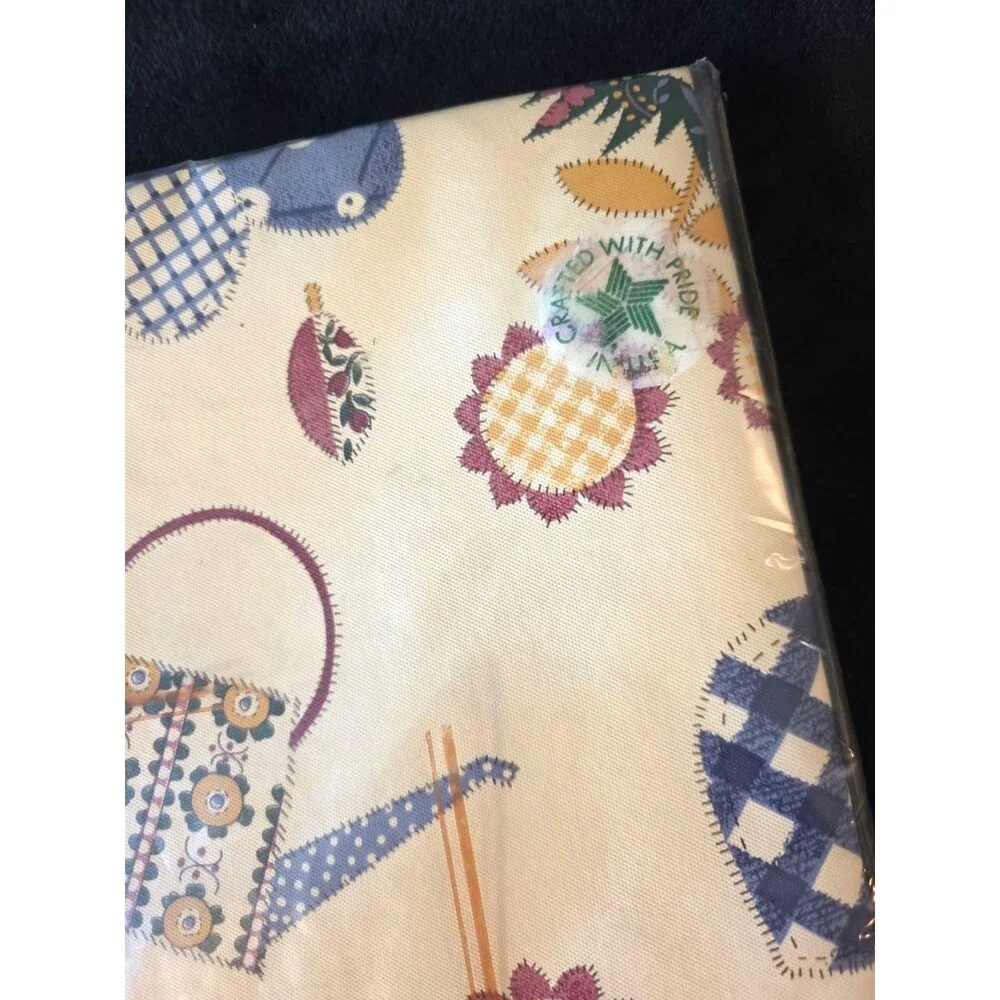 Vintage Town & Country Linen Flannel Backed Vinyl Tablecloth Calico Hearts